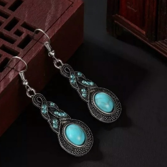 🌸3/$25 Blue stone oval drop earrings | 2.5”L - Picture 7 of 9